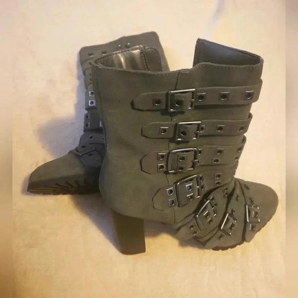 Women's Fergie Boots - Picture 2 of 8